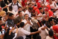Ribuan Relawan Jokowi berkumpul di Gedung Putih Tio MA, Bogor, Jawa Barat, menyatakan ikrar setia mendukung arahan Presiden Jokowi di Pilpres 2024, Sabtu (16/9/2023).