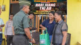 Kasrem 161/WS Serahkan Santunan Kepada Warakawuri di Hari Juang Kartika TNI-AD Ke-78