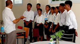 Aloisius Bria Nahak Bersama Para Peserta Magang dari SMK Genoveva Laran-Betun di Hotel Nusa Dua Betun-Malaka/Ist