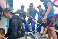 Tim SAR Ditpolairud Polda NTT Berhasil Evakuasi Penumpang Selamat Setelah Kecelakaan Kapal di Perairan Kupang