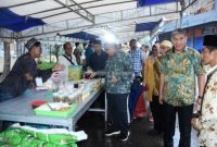 Penjabat Walikota Kupang Fahrensy P. Funay, SE., M.Si meresmikan Pasar Kuliner Takjil Ramadhan